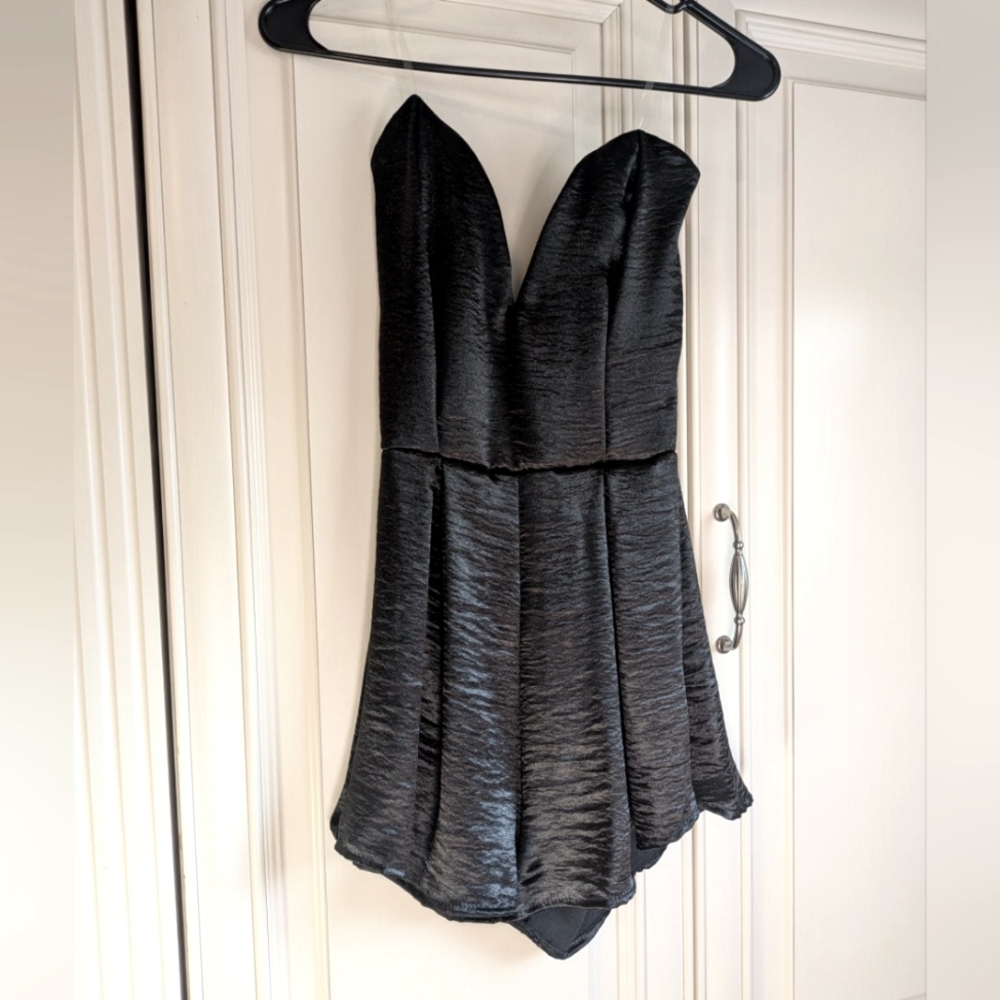 Black romper size XS Fashion Nova